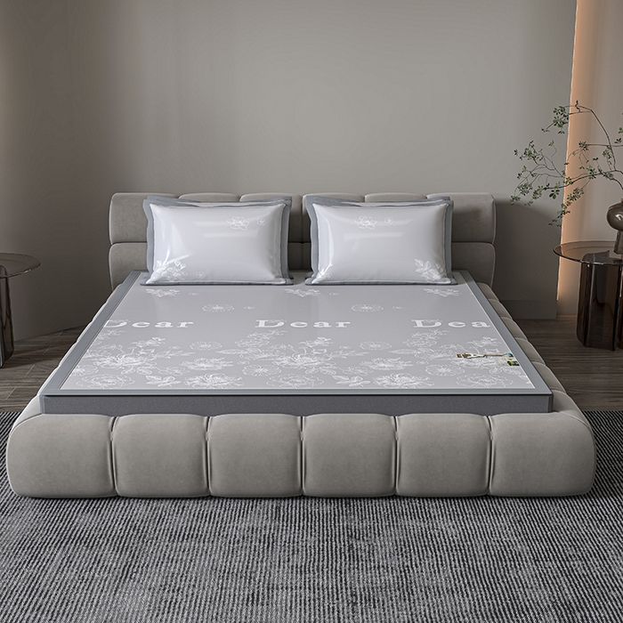 91家纺网 家纺一手货源 找家纺 小牛席业 2026新款PE凉感轻奢赫本提花冰丝席凉席席子 灰色