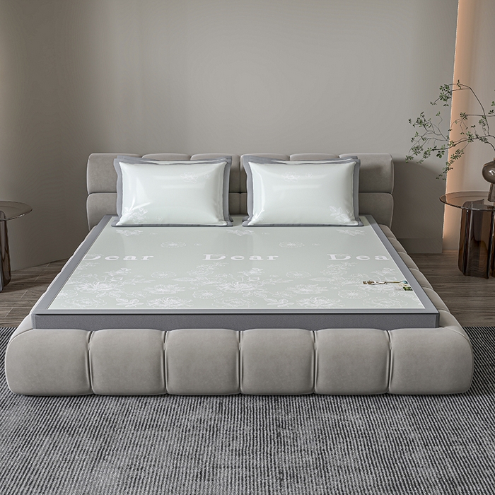 91家纺网 家纺一手货源 找家纺 小牛席业 2026新款PE凉感轻奢赫本提花冰丝席凉席席子 抹茶