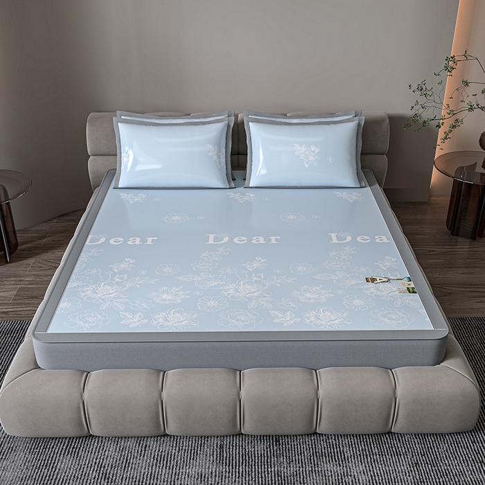 91家纺网 家纺一手货源 找家纺 小牛席业 2026新款PE凉感轻奢赫本提花冰丝席凉席席子（床笠款） 蓝色