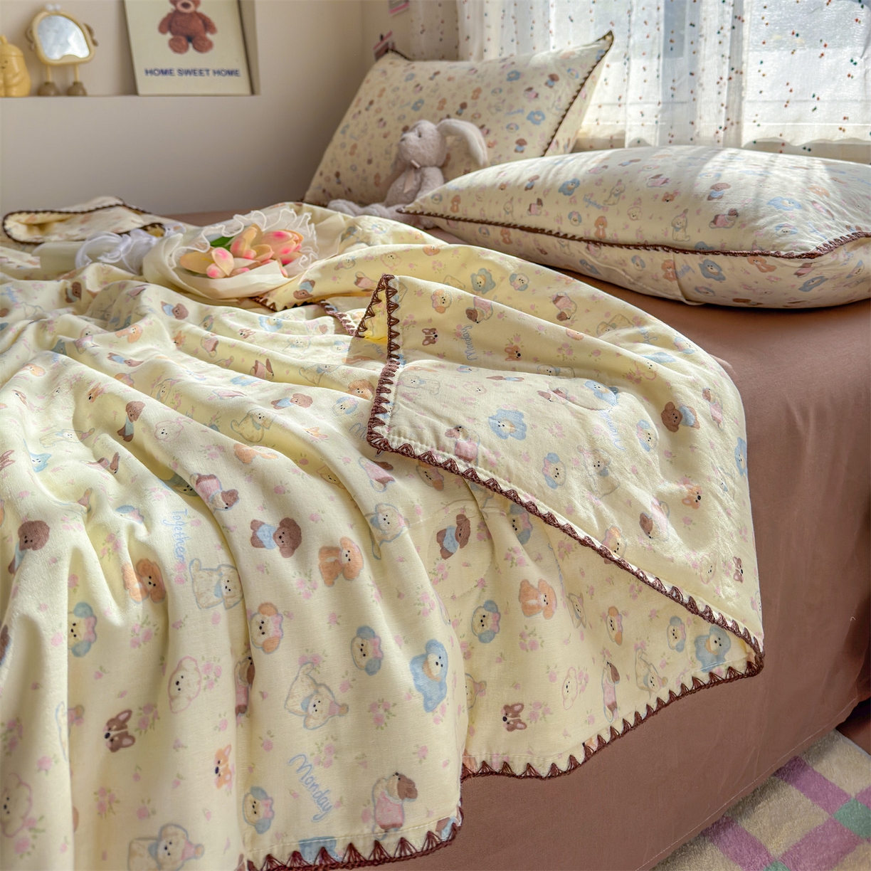 91家纺网 家纺一手货源 找家纺 被窝家纺 2026春夏新款贝壳边全棉双层纱大豆夏凉被空调被夏被四件套 泡芙狗