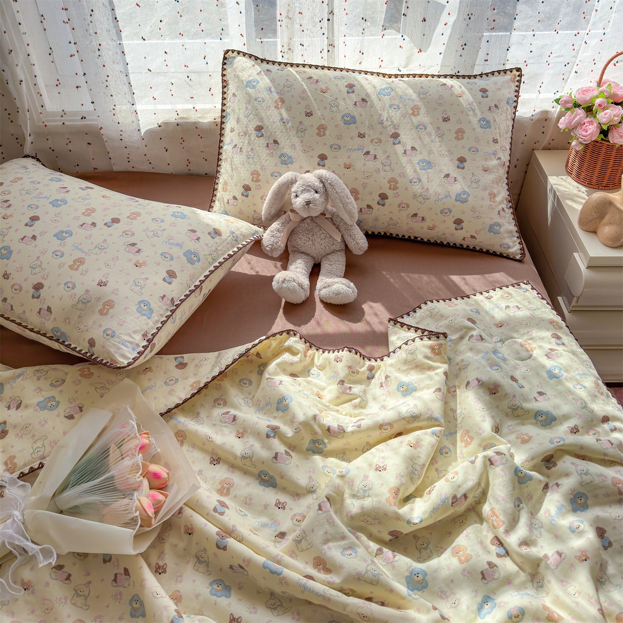 91家纺网 家纺一手货源 找家纺 被窝家纺 2026春夏新款贝壳边全棉双层纱大豆夏凉被空调被夏被四件套 泡芙狗