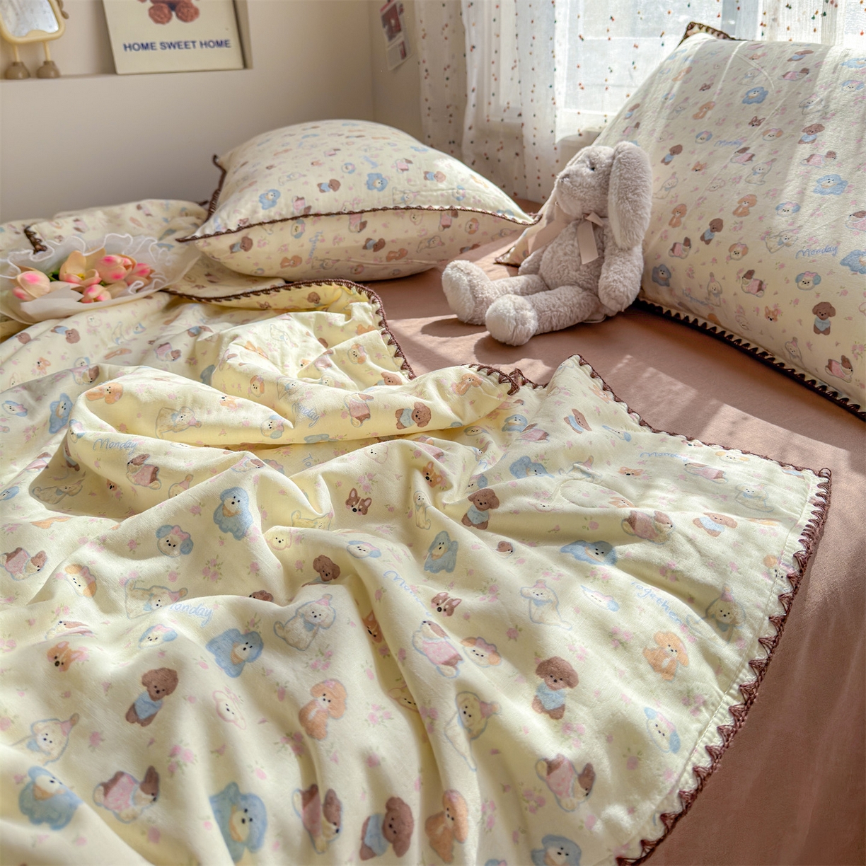 91家纺网 家纺一手货源 找家纺 被窝家纺 2026春夏新款贝壳边全棉双层纱大豆夏凉被空调被夏被四件套 泡芙狗