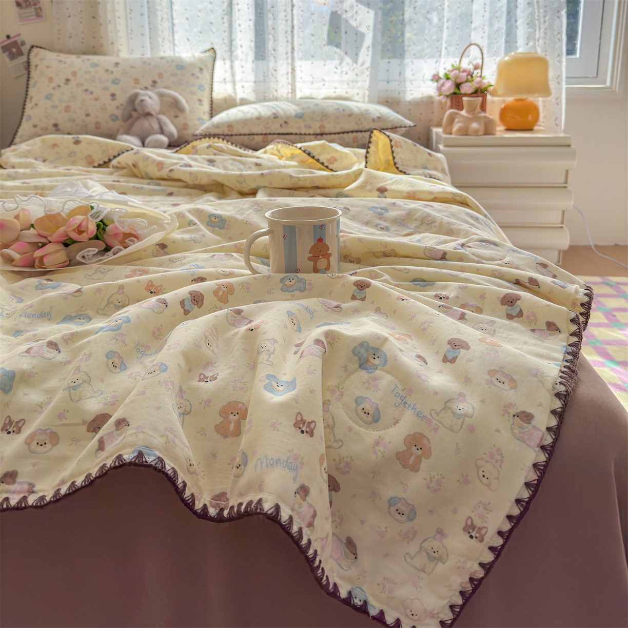 91家纺网 家纺一手货源 找家纺 被窝家纺 2026春夏新款贝壳边全棉双层纱大豆夏凉被空调被夏被四件套 泡芙狗