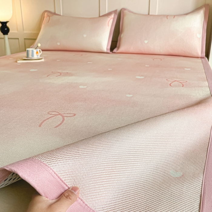 91家纺网 家纺一手货源 找家纺 （总）柒月家居 2026新款小清新印花冰藤系列凉席席子-平铺款