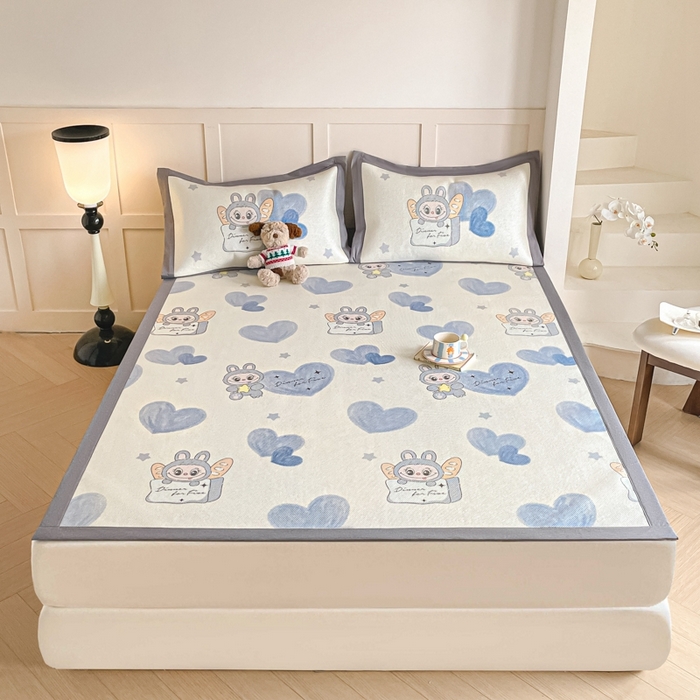 91家纺网 家纺一手货源 找家纺 柒月家居 2026新款小清新印花冰藤系列凉席席子-平铺款 爱心布布