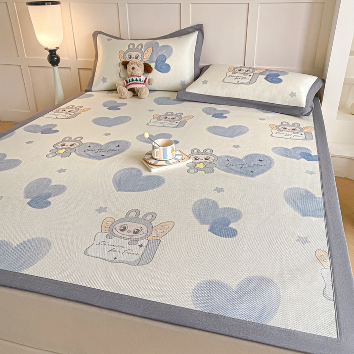 91家纺网 家纺一手货源 找家纺 柒月家居 2026新款小清新印花冰藤系列凉席席子-平铺款 爱心布布