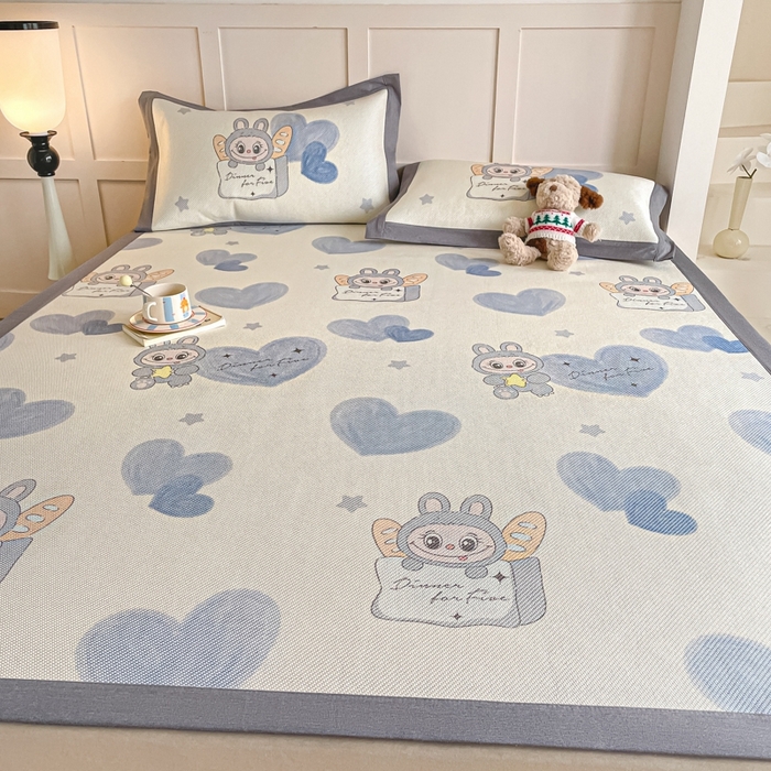 91家纺网 家纺一手货源 找家纺 柒月家居 2026新款小清新印花冰藤系列凉席席子-平铺款 爱心布布