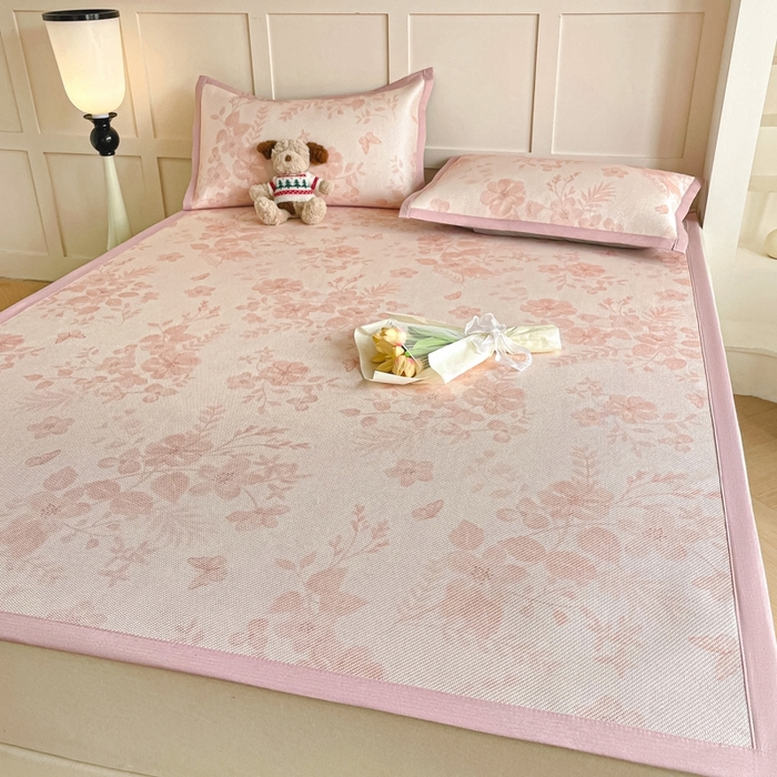 91家纺网 家纺一手货源 找家纺 柒月家居 2026新款小清新印花冰藤系列凉席席子-平铺款 花间-粉