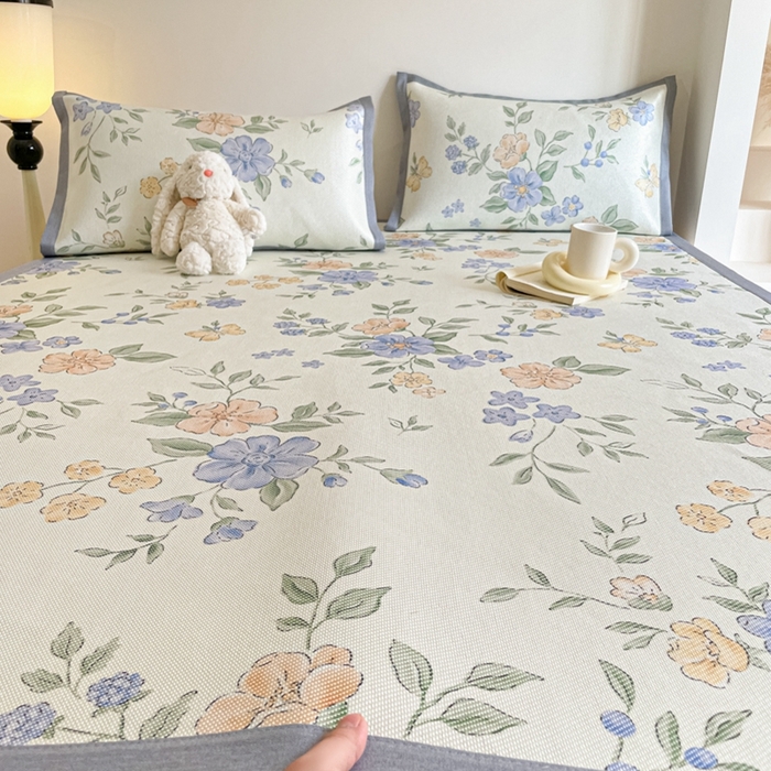 91家纺网 家纺一手货源 找家纺 柒月家居 2026新款小清新印花冰藤系列凉席席子-平铺款 蓝橘之夏