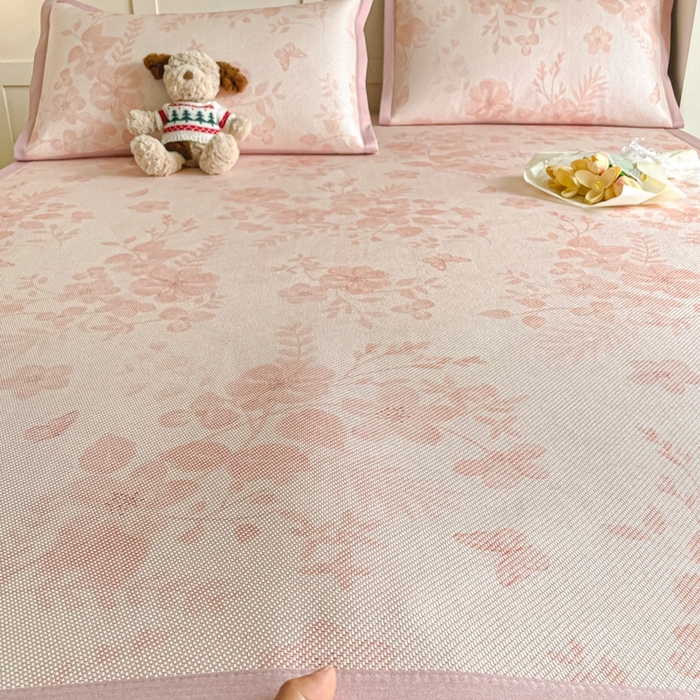 91家纺网 家纺一手货源 找家纺 柒月家居 2026新款小清新印花冰藤系列凉席席子-平铺款 花间-粉