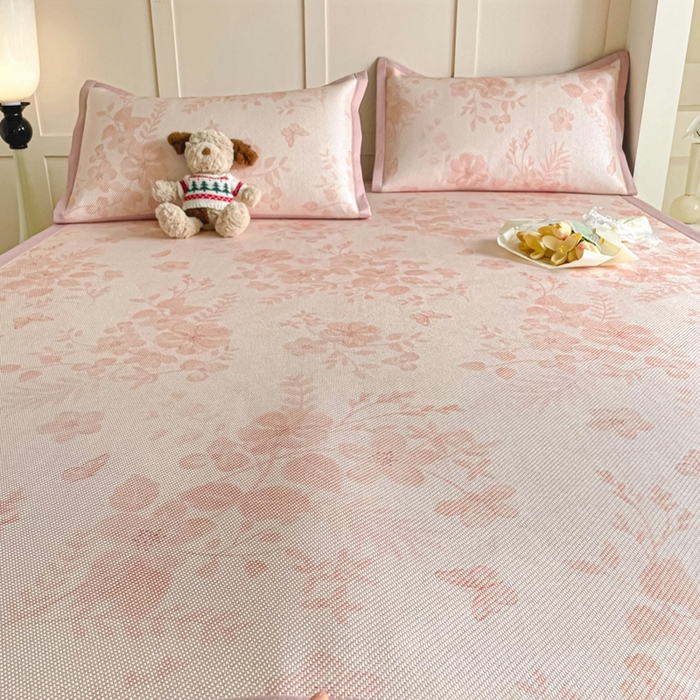 91家纺网 家纺一手货源 找家纺 柒月家居 2026新款小清新印花冰藤系列凉席席子-平铺款 花间-粉