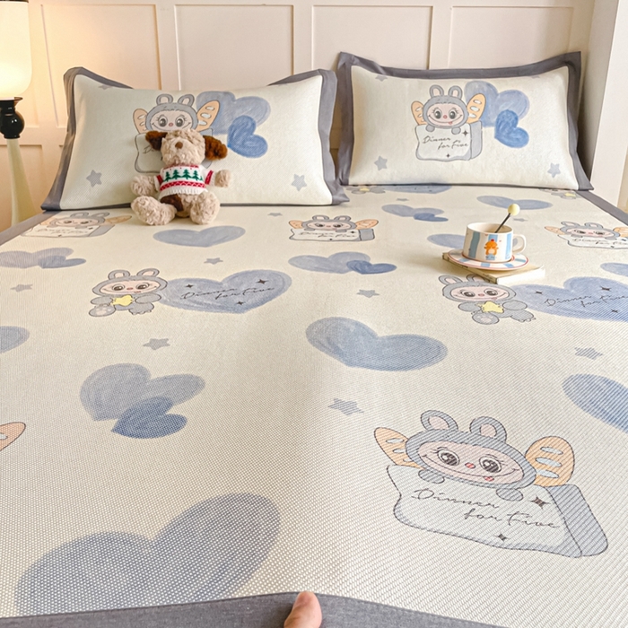 91家纺网 家纺一手货源 找家纺 柒月家居 2026新款小清新印花冰藤系列凉席席子-平铺款 爱心布布