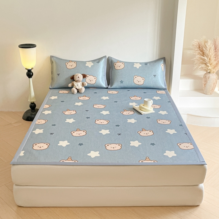 91家纺网 家纺一手货源 找家纺 柒月家居 2026新款小清新印花冰藤系列凉席席子-平铺款 星梦小熊