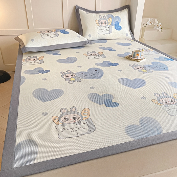 91家纺网 家纺一手货源 找家纺 柒月家居 2026新款小清新印花冰藤系列凉席席子-平铺款 爱心布布