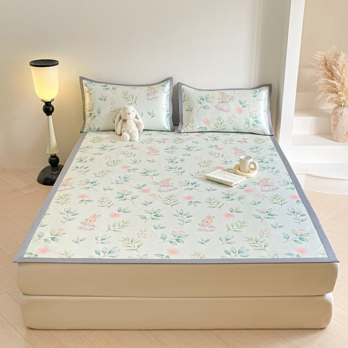 91家纺网 家纺一手货源 找家纺 柒月家居 2026新款小清新印花冰藤系列凉席席子-平铺款 青枝花间