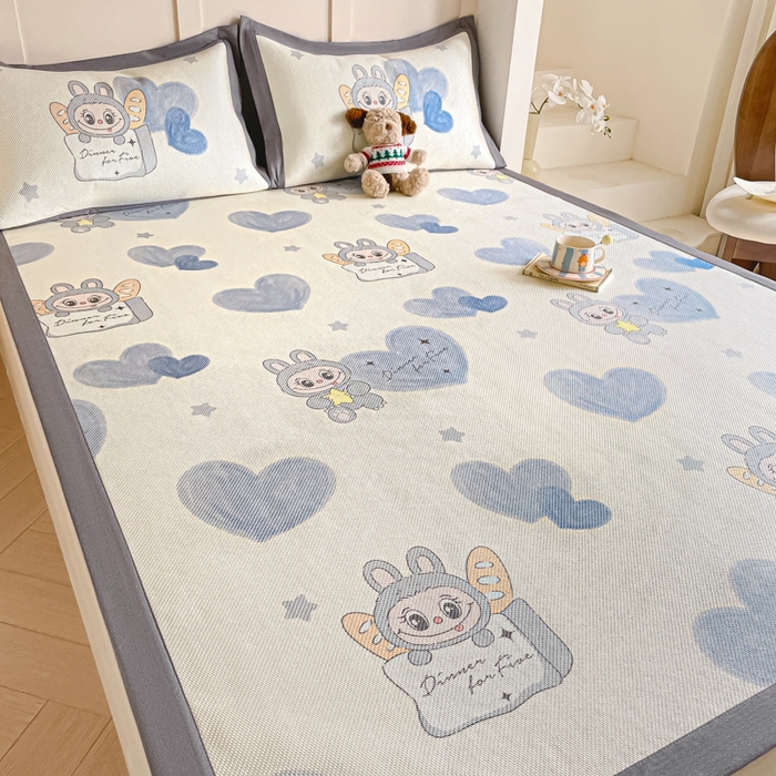 91家纺网 家纺一手货源 找家纺 柒月家居 2026新款小清新印花冰藤系列凉席席子-平铺款 爱心布布