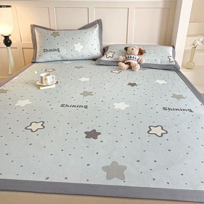 91家纺网 家纺一手货源 找家纺 柒月家居 2026新款小清新印花冰藤系列凉席席子-平铺款 夜空