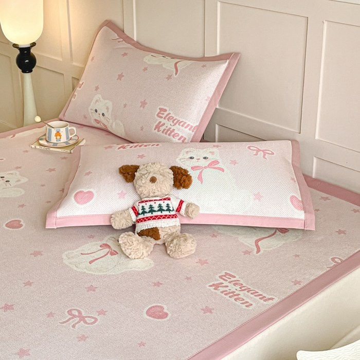 91家纺网 家纺一手货源 找家纺 柒月家居 2026新款小清新印花冰藤系列凉席席子-平铺款 猫猫日记