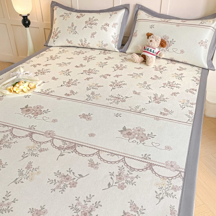 91家纺网 家纺一手货源 找家纺 柒月家居 2026新款小清新印花冰藤系列凉席席子-平铺款 花蔓