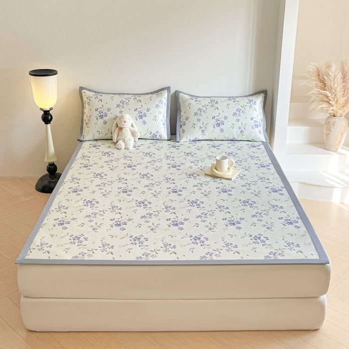 91家纺网 家纺一手货源 找家纺 柒月家居 2026新款小清新印花冰藤系列凉席席子-平铺款 紫漫