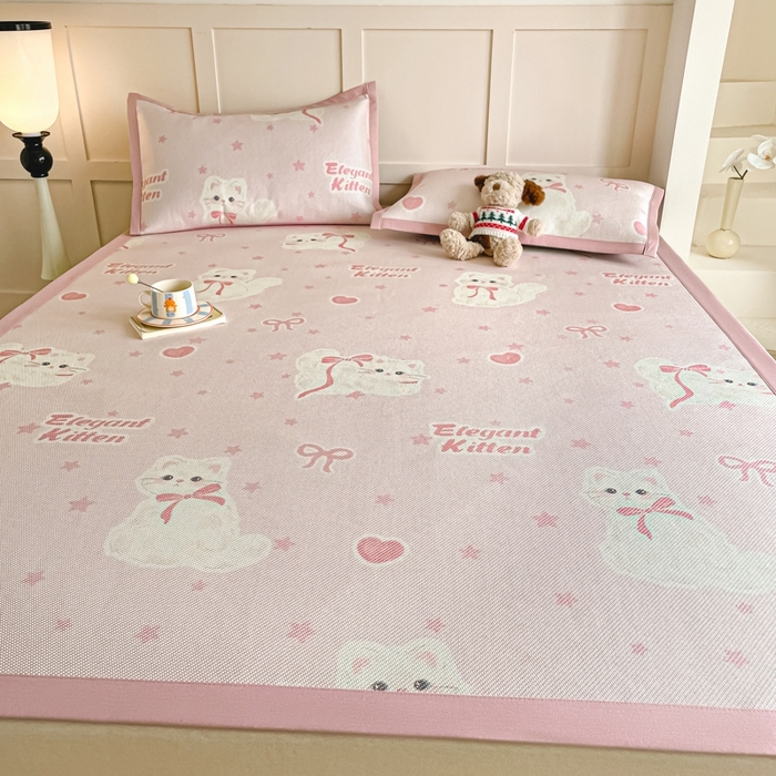 91家纺网 家纺一手货源 找家纺 柒月家居 2026新款小清新印花冰藤系列凉席席子-平铺款 猫猫日记