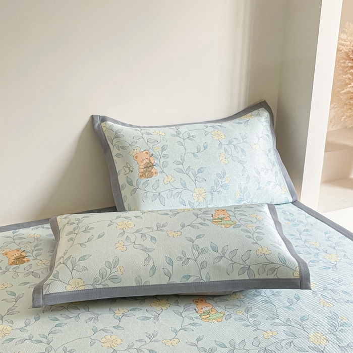 91家纺网 家纺一手货源 找家纺 柒月家居 2026新款小清新印花冰藤系列凉席席子-平铺款 叶子萌宠