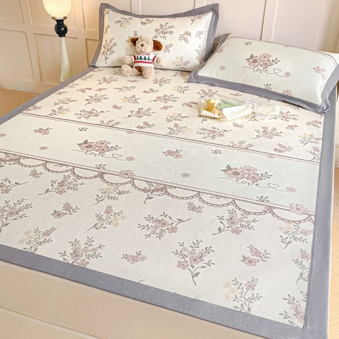 91家纺网 家纺一手货源 找家纺 柒月家居 2026新款小清新印花冰藤系列凉席席子-平铺款 花蔓