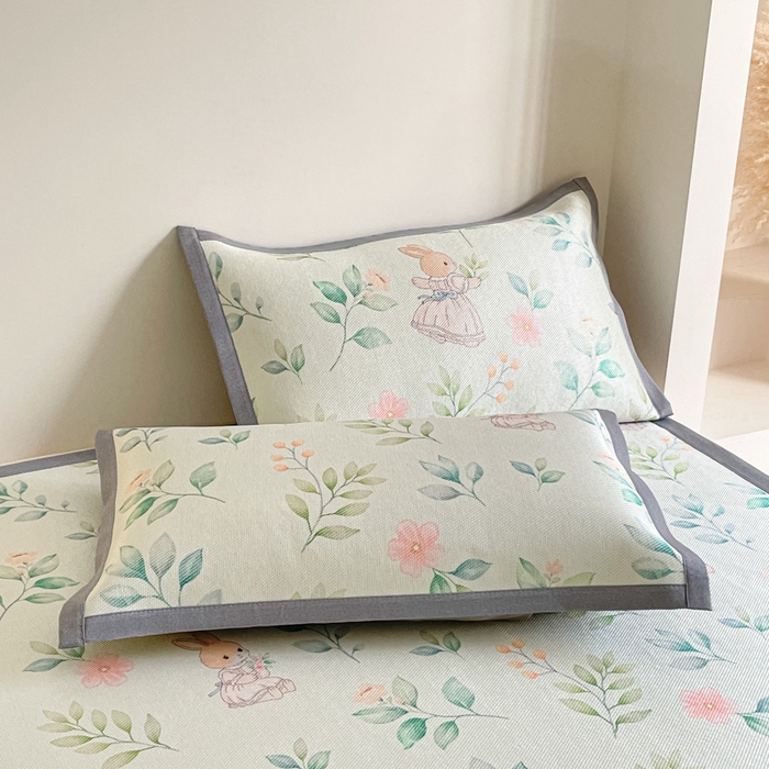 91家纺网 家纺一手货源 找家纺 柒月家居 2026新款小清新印花冰藤系列凉席席子-平铺款 青枝花间