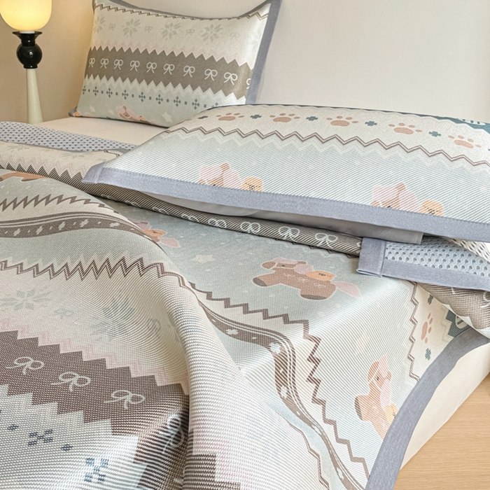 91家纺网 家纺一手货源 找家纺 柒月家居 2026新款小清新印花冰藤系列凉席席子-平铺款 小马织梦