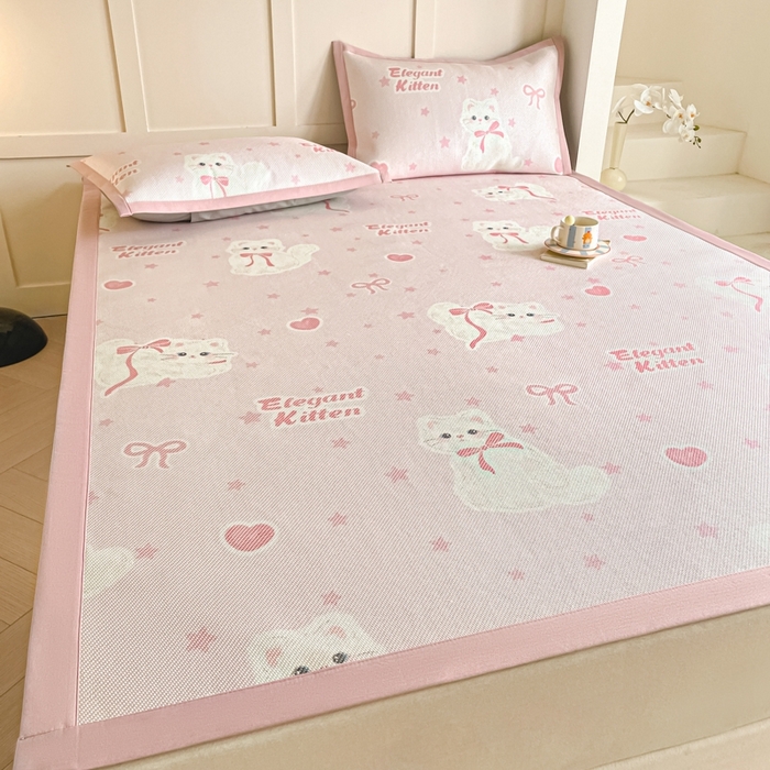 91家纺网 家纺一手货源 找家纺 柒月家居 2026新款小清新印花冰藤系列凉席席子-平铺款 猫猫日记