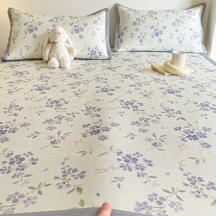 91家纺网 家纺一手货源 找家纺 柒月家居 2026新款小清新印花冰藤系列凉席席子-平铺款 紫漫