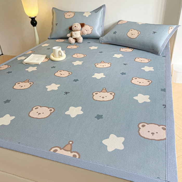 91家纺网 家纺一手货源 找家纺 柒月家居 2026新款小清新印花冰藤系列凉席席子-平铺款 星梦小熊