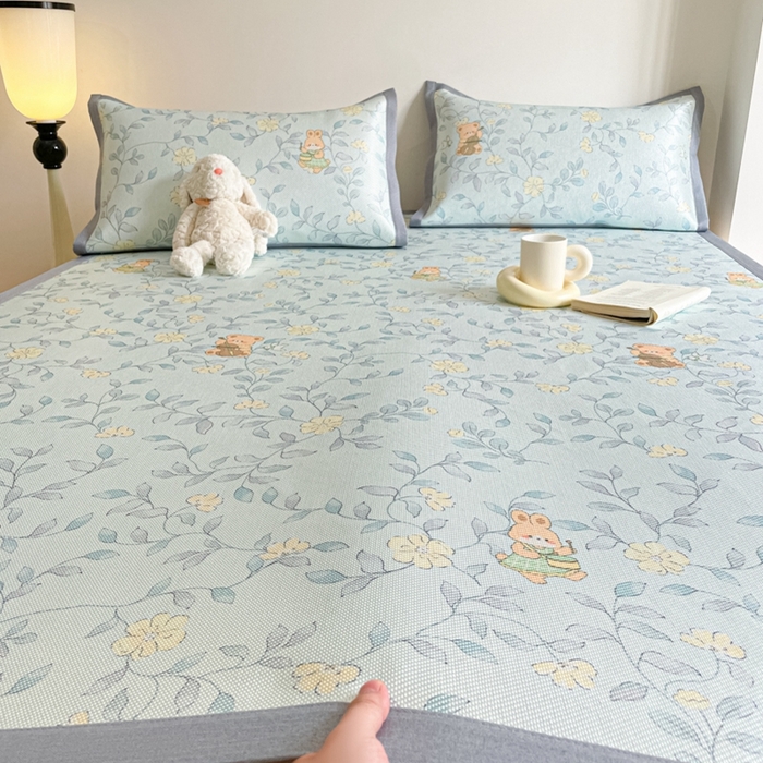 91家纺网 家纺一手货源 找家纺 柒月家居 2026新款小清新印花冰藤系列凉席席子-平铺款 叶子萌宠