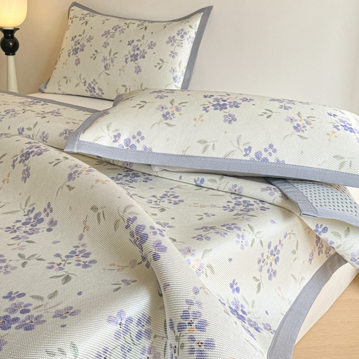 91家纺网 家纺一手货源 找家纺 柒月家居 2026新款小清新印花冰藤系列凉席席子-平铺款 紫漫