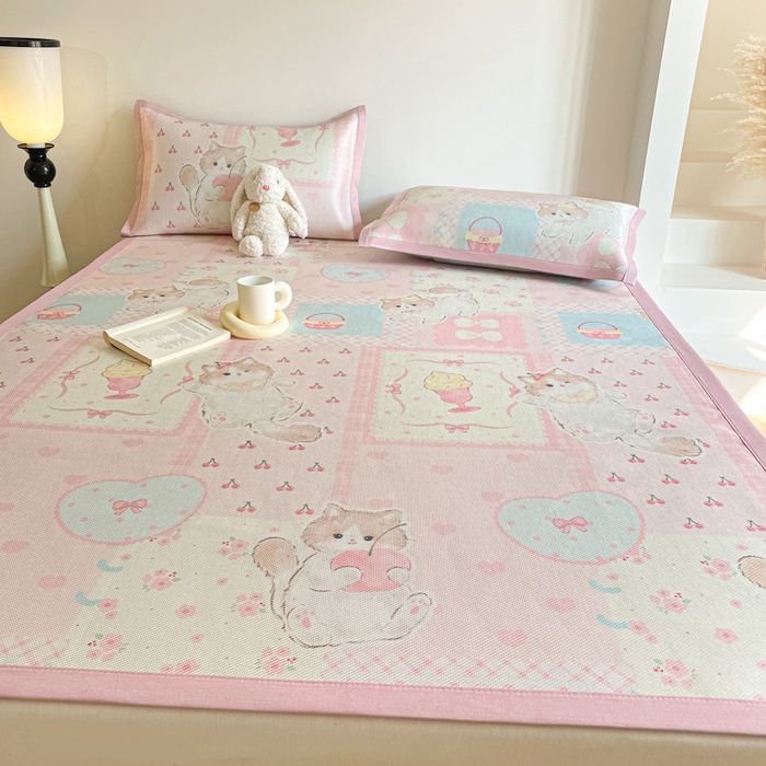 91家纺网 家纺一手货源 找家纺 柒月家居 2026新款小清新印花冰藤系列凉席席子-平铺款 甜心喵语