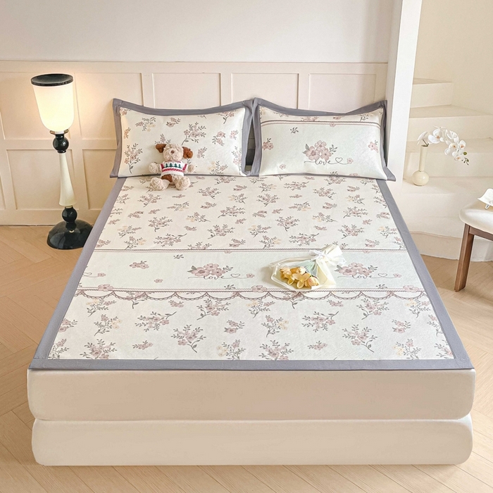 91家纺网 家纺一手货源 找家纺 柒月家居 2026新款小清新印花冰藤系列凉席席子-平铺款 花蔓