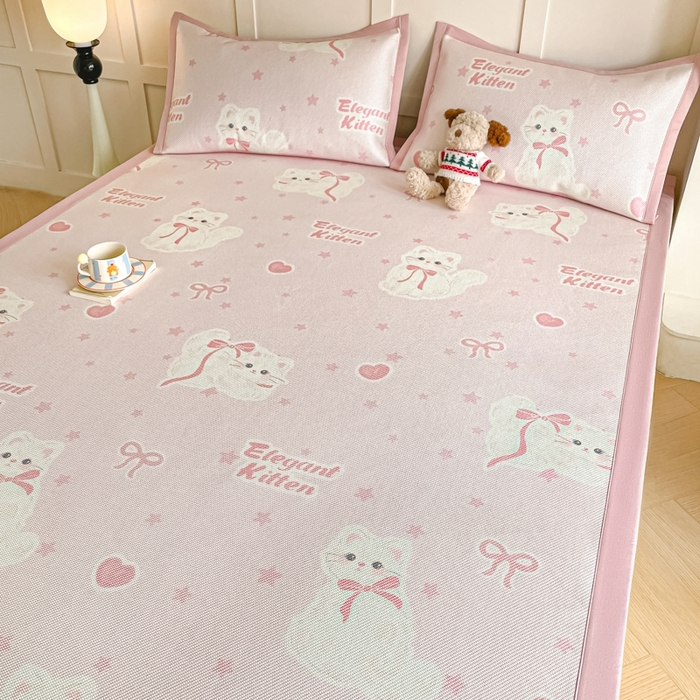 91家纺网 家纺一手货源 找家纺 柒月家居 2026新款小清新印花冰藤系列凉席席子-平铺款 猫猫日记