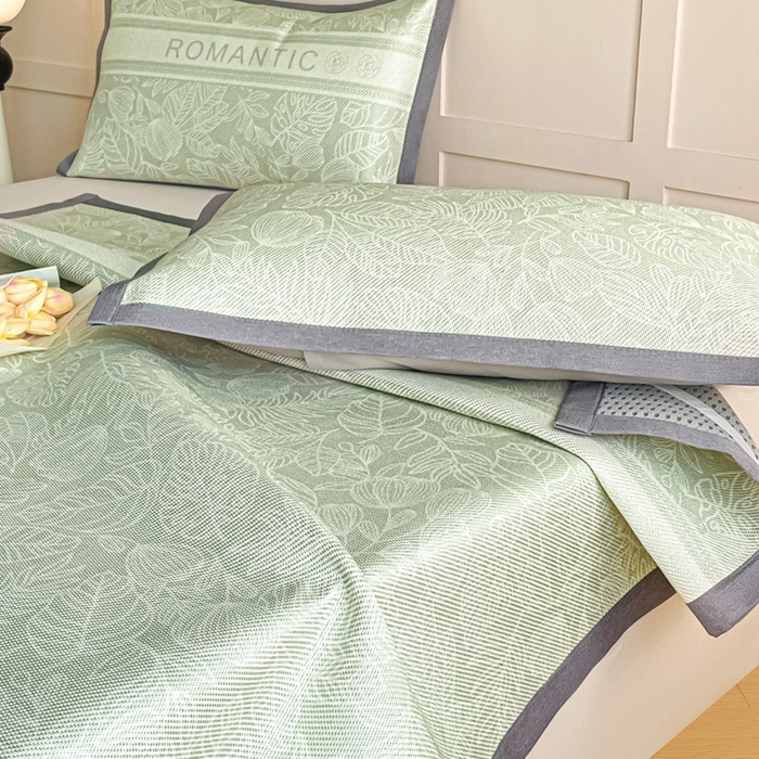 91家纺网 家纺一手货源 找家纺 柒月家居 2026新款小清新印花冰藤系列凉席席子-平铺款 绿茵