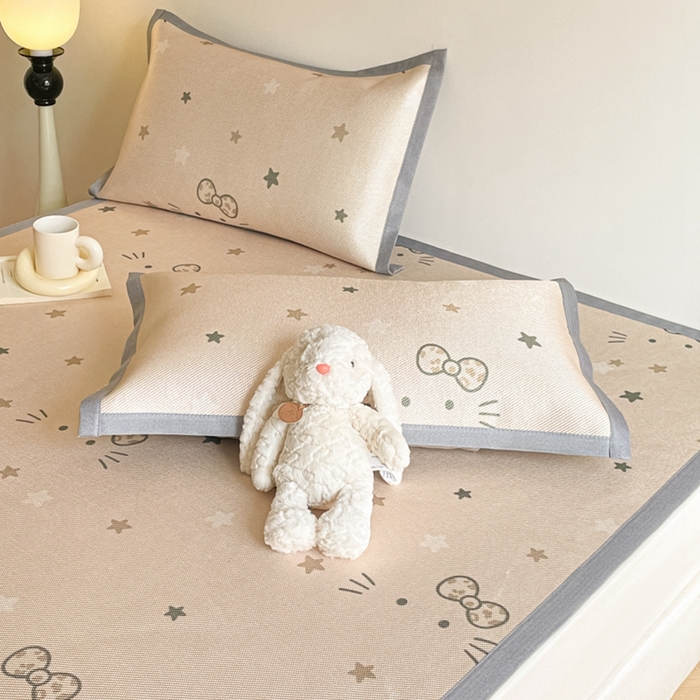 91家纺网 家纺一手货源 找家纺 柒月家居 2026新款小清新印花冰藤系列凉席席子-平铺款 咖色喵星