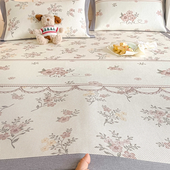 91家纺网 家纺一手货源 找家纺 柒月家居 2026新款小清新印花冰藤系列凉席席子-平铺款 花蔓