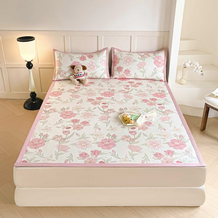 91家纺网 家纺一手货源 找家纺 柒月家居 2026新款小清新印花冰藤系列凉席席子-平铺款 粉色花海