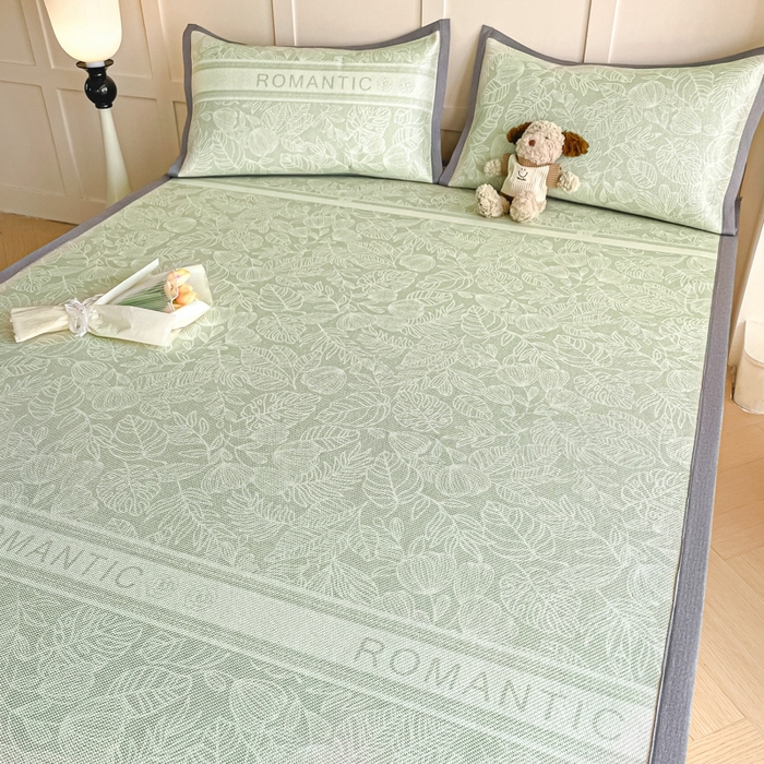 91家纺网 家纺一手货源 找家纺 柒月家居 2026新款小清新印花冰藤系列凉席席子-平铺款 绿茵