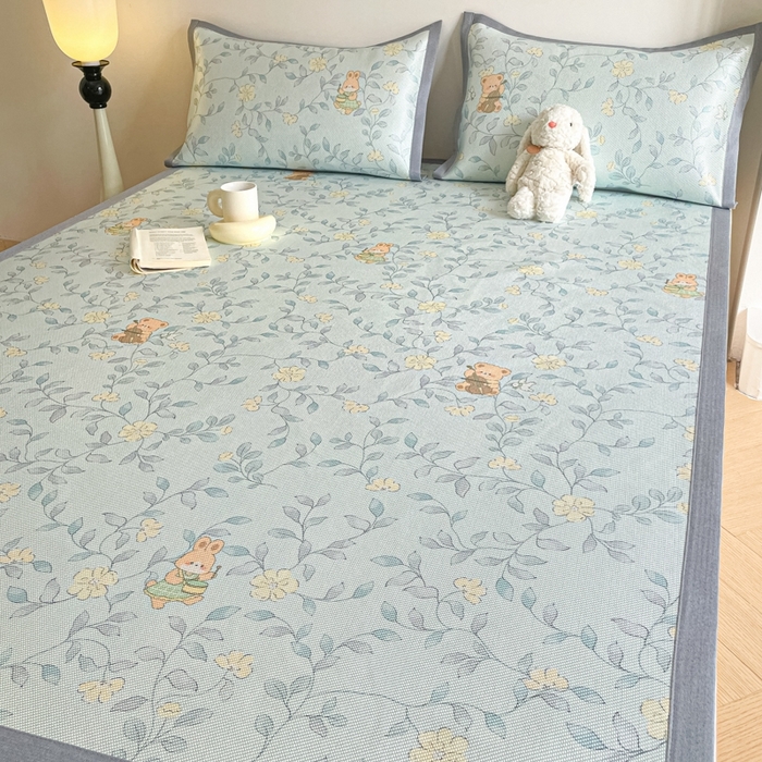 91家纺网 家纺一手货源 找家纺 柒月家居 2026新款小清新印花冰藤系列凉席席子-平铺款 叶子萌宠