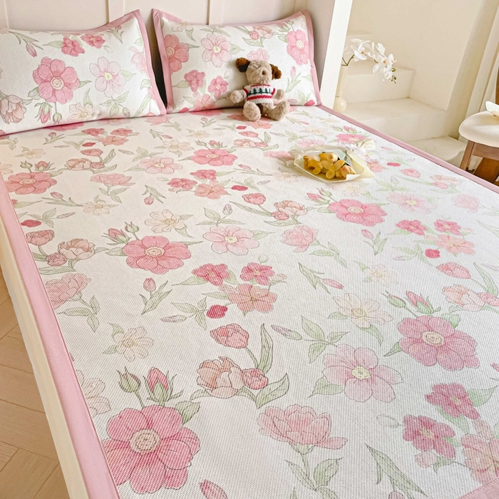 91家纺网 家纺一手货源 找家纺 柒月家居 2026新款小清新印花冰藤系列凉席席子-平铺款 粉色花海