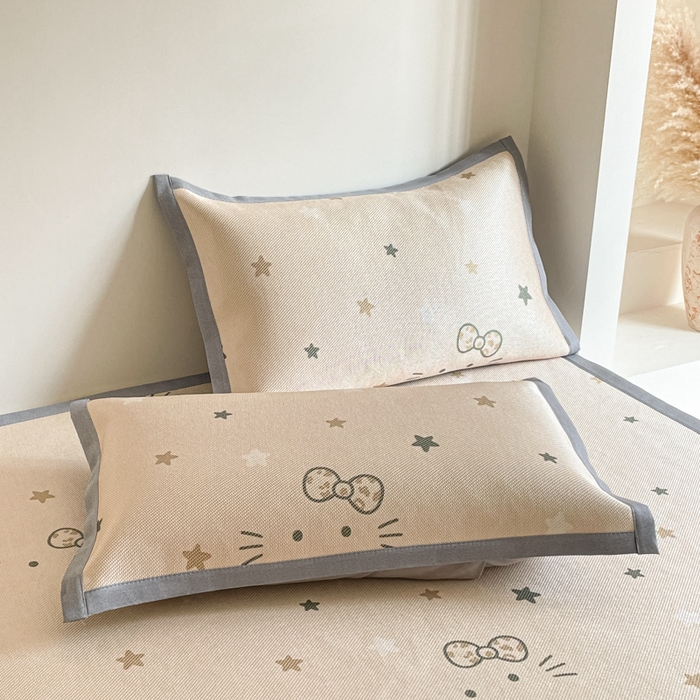 91家纺网 家纺一手货源 找家纺 柒月家居 2026新款小清新印花冰藤系列凉席席子-平铺款 咖色喵星