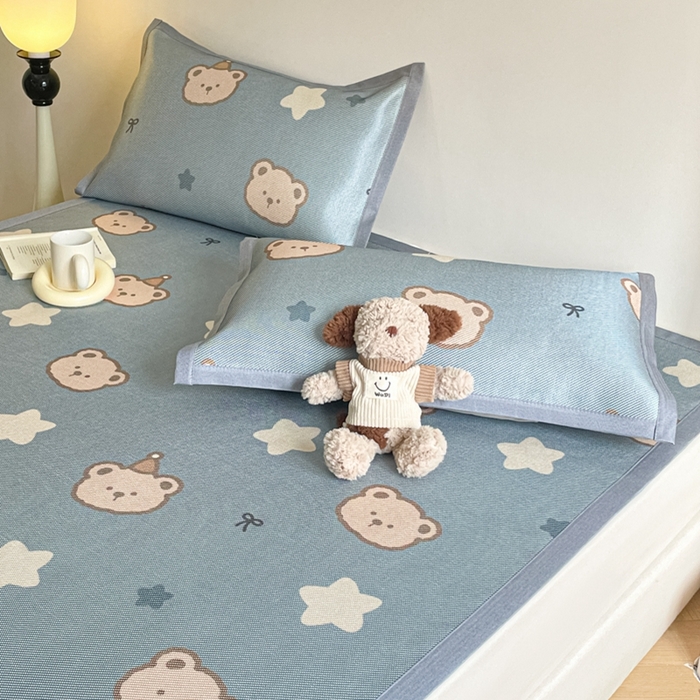 91家纺网 家纺一手货源 找家纺 柒月家居 2026新款小清新印花冰藤系列凉席席子-平铺款 星梦小熊