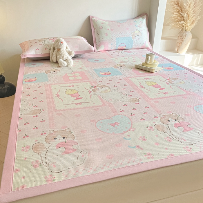 91家纺网 家纺一手货源 找家纺 柒月家居 2026新款小清新印花冰藤系列凉席席子-平铺款 甜心喵语