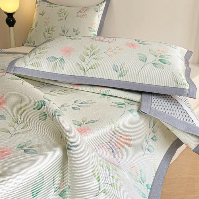 91家纺网 家纺一手货源 找家纺 柒月家居 2026新款小清新印花冰藤系列凉席席子-平铺款 青枝花间