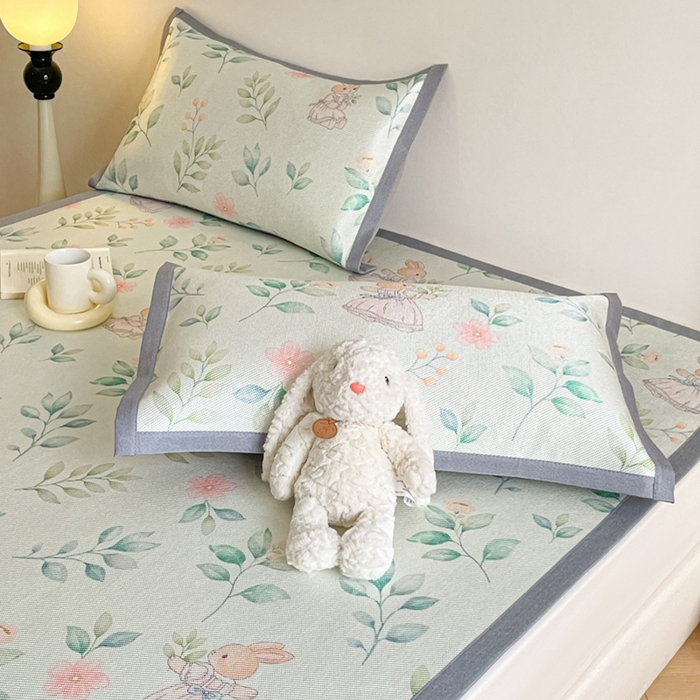 91家纺网 家纺一手货源 找家纺 柒月家居 2026新款小清新印花冰藤系列凉席席子-平铺款 青枝花间