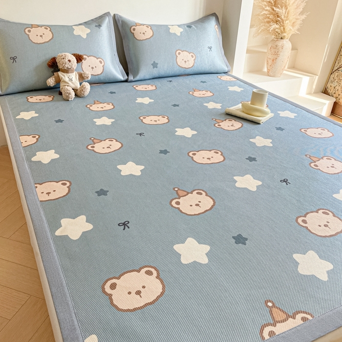 91家纺网 家纺一手货源 找家纺 柒月家居 2026新款小清新印花冰藤系列凉席席子-平铺款 星梦小熊